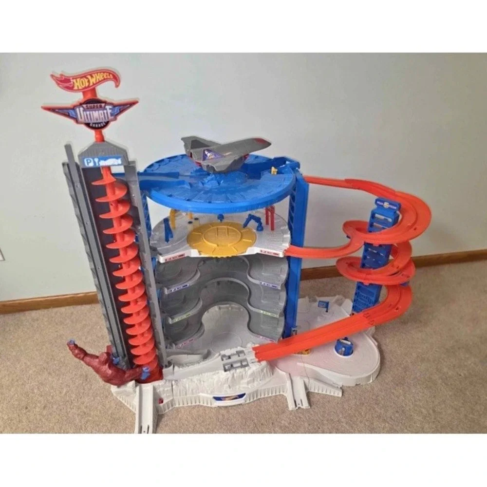 Hot Wheels City 2017 Super Ultimate Gorilla Garage Play Set Discontinued FDF25